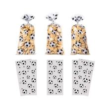 100 sachets cadeaux sur le thème du football, avec 100 attaches.