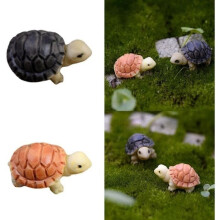 Ornament-Set mit kleinen, realistischen, zweifarbigen Schildkröten zum Selberbasteln aus Schaumstoffmaterialien, Mikrolandschaft zur