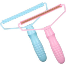 Lint Remover - Wood - Cleans hair and debris - 2 PC