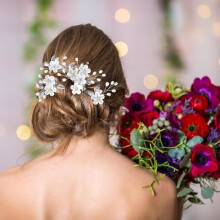 Haaraccessoire - Bruiloft - Zilver en wit - Bloemenhaarspeld - Haarclip - Elegante sieraden