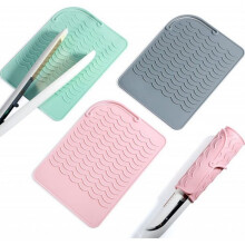 Set of 3 heat-resistant silicone pads for curling irons and straighteners, non-slip and insulating (pink/grey/green)