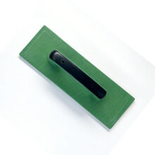 Edelstahlkelle mit rotem Kunststoffgriff (links), 35 x 35 mm Zahnung, 28 cm (11 Zoll) lange Betonkelle,