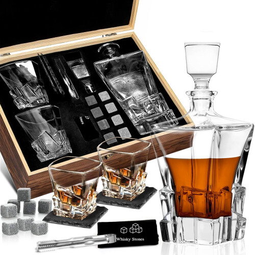 (C) Whiskypresentset i trä med dubbla glasmuggar och isstenar