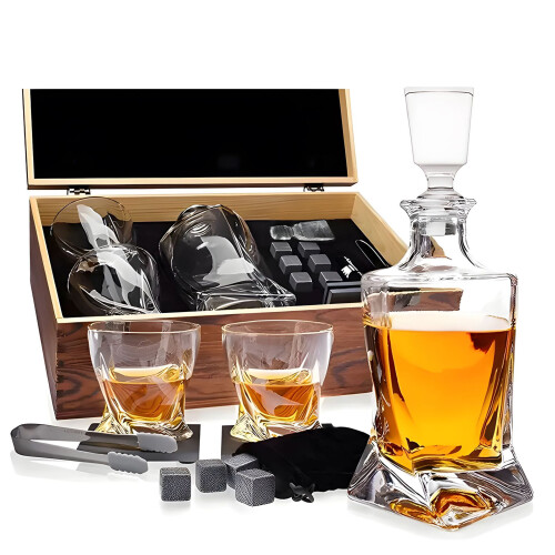(B) Whiskypresentset i trä med dubbla glasmuggar och isstenar 1