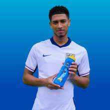 Lucozade Sport x Jude Bellingham England Football 1L Sports Water Bottle – leak proof, with sports cap & measuring strip, in yellow & blue