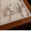 (Silver, -) Orecchini a perla fiocco, placcati oro, design pendenti 5