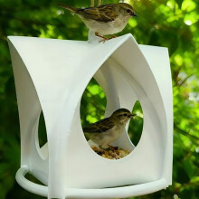 (white, 1pcs) Vogelfutterhaus hängend, wetterfest, mit Regenbogenüberdachung