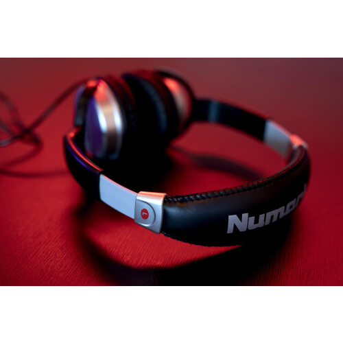 Numark Numark HF125 Closed-Back DJ Headphones 2