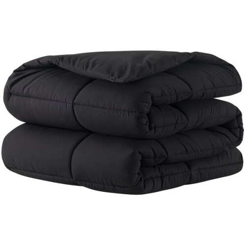 Lightweight blanket with polyester filling