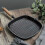 Gusseiserne Grillpfanne mit Holzgriff 1