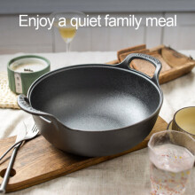 Cast iron frying pan with lid