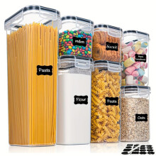 Set mit luftdichten Lebensmittelbehältern