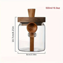 Pot met houten deksel en lepel