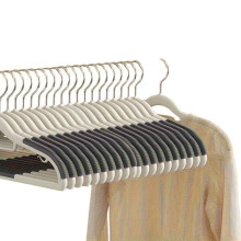 Stevige, antislip plastic hangers