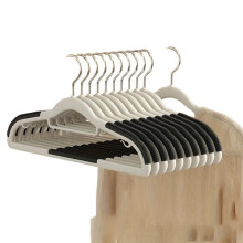 Antislip plastic hangers