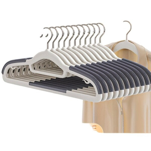 Plastic clothes hangers with pads