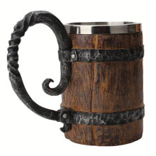 Bierkrug im Wikingerstil