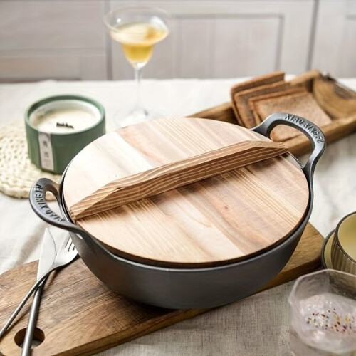 Wok in ghisa con coperchio in legno 1