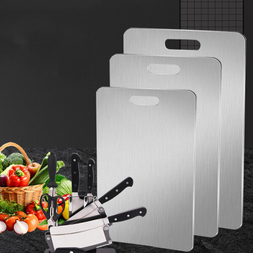 Tagliere in acciaio inox con fori per appenderlo 2