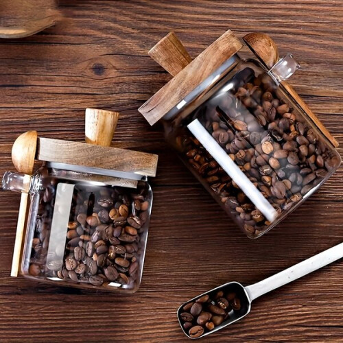 Pot met houten deksel en lepel 1