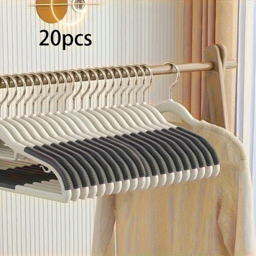 Stevige, antislip plastic hangers 1