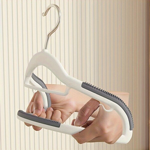 Stevige, antislip plastic hangers 2
