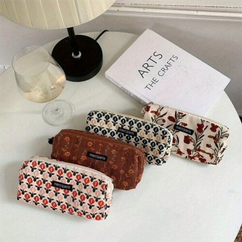 Velour pencil case with flowers 1