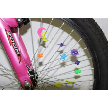 SPOKEY DOKEYS” KIDDIES FUN BIKE ACCESSORY 30 ASSORTED MULTI COLOURS & SHAPES THAT CLIP ON TO BIKE SPOKE