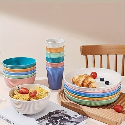 Set di stoviglie in plastica 1