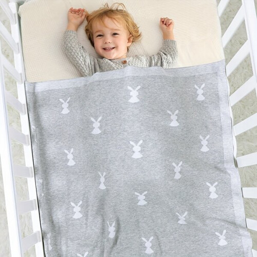 Couverture en coton tricoté avec un lapin 2