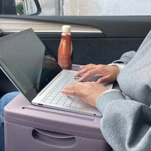 Klappbarer Laptoptisch mit Staufächern. 2