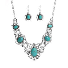 Charmante ketting, elegante oorbellen, halsketting in vintage turkoois.