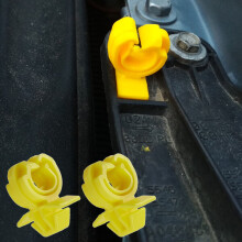 2X clamp Chevrolet Cruze with hood, strut bar cover, ap