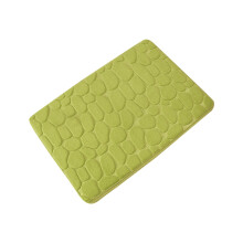 Felpudo de forro polar coral con textura de adoquín verde, 40x60 cm.