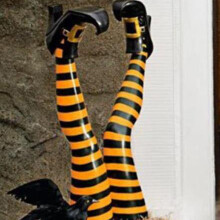 Décoration d'extérieur pour Halloween : jambe de sorcière maléfique (1 pièce)