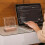 Support de plaque de bureau inspirante en bois 5