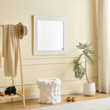 Moderner quadratischer Wandspiegel 80x80 cm mit weißem Rahmen in Holzoptik, klarer Spiegelfläche & zeitlosem Design – ideal für Flur,