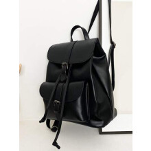 Schwarzer Damenrucksack aus Kunstleder – Klassisches urbanes Design, e