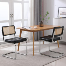 Mittelalterliche moderne Esszimmerstühle, ein Satz von 2-Rattan Esszimmerstühlen mit weichen gepolsterten Kunstlederelementen, armlose