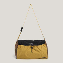 (black) Alo Yoga Performance Messenger Bag Alo yoga bag Alo yoga gym bag