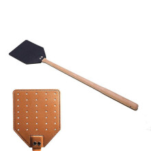 Paquete de 2 matamoscas de cuero natural con mango largo de madera, matamoscas resistente para interiores y exteriores con diseño rústico.