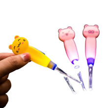 1Pc Carino Earpick con Torcia, Strumenti per Pulizia Cerume, Earpick LED Sicuro per Adulti e Bambini