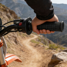 Sturdy Motorcycle Twist Grip Kit Including All Fastening Parts For quick Assembly