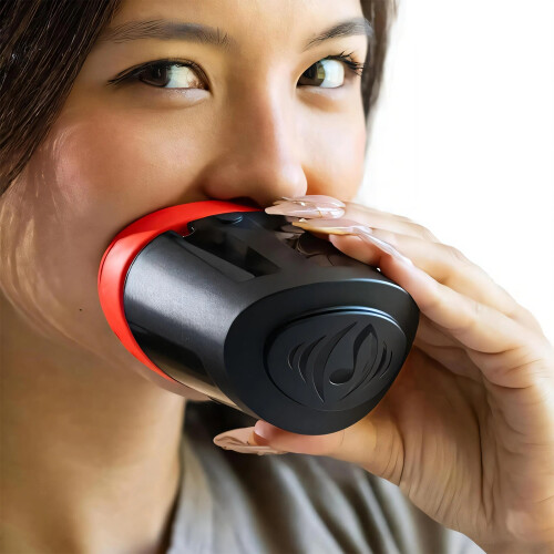 Adjustable Vocal Practice Device For Easy Wear And Effective Isolation