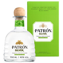 PATRÓN Silver Premium Tequila, 40% ABV, 70cl / 700ml, Made from the Finest 100% Weber Blue Agave, Handcrafted in Small Batches in Mexico (Packaging M