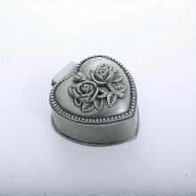 Caja de metal para joyería, estilo vintage, con tallado floral, organizador para guardar cuentas y anillos.