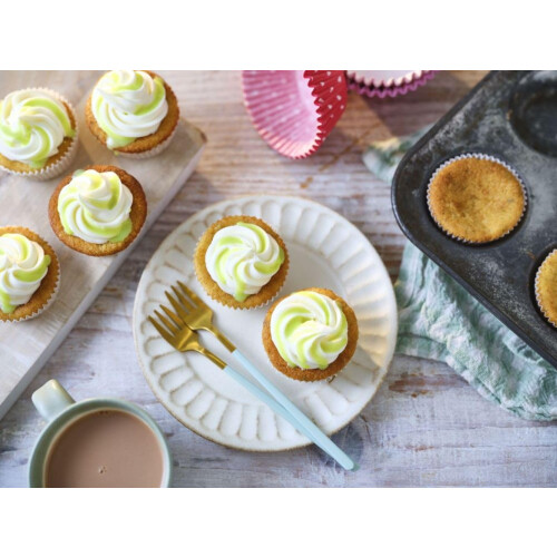 Carnation Pistachio Flavour Drizzle 1