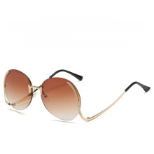 (Brown)Occhiali da sole stile geometrico alla moda con Uv400 per giornate eleganti fuori e feste