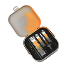 Kit de manucure et pédicure 7 pièces aux couleurs dégradées, comprenant coupe-ongles et accessoires de soin, avec trousse de voyage.