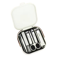 Kit de manucure 7 pièces blanc laiteux, coupe-ongles et outils pédicure inox, parfait voyage & maison.